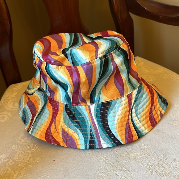 NWT fun retro reversible flowers and abstract stripes sun hat bucket hat - Picture 4 of 7